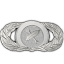 Das Mitglied beteiligt sich am wöchentlichen Missionsbau. Es hat bei mindestens 5 Missionen als Missionsverantwortlicher oder Missionsbauer mitgewirkt. Alternativ dazu sind 3 Beteiligungen im Story Team im Rahmen der Erstellung eines Operationskonzeptes.